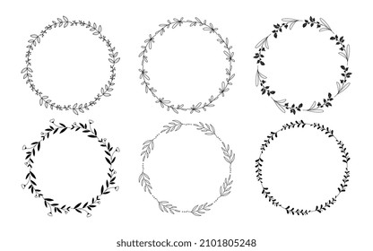 Conjunto de doodle dibujado a mano redondeando marcos de coronas florales. La línea de flores y el círculo de hojas enmarcan elementos de diseño para boda, día de la madre, cumpleaños, invitaciones.