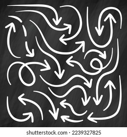 Satz von Hand gezogenen, dicken Pfeilen auf der Tafel. Sketch-Doodle-Stil. Vektorgrafik. 