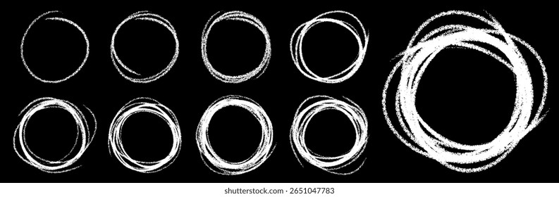 Conjunto de círculos blancos dibujados a mano utilizando líneas de círculo de garabato de dibujo. Elementos de diseño circulares del logotipo de Doodle. Marcos dibujados a mano de Vector.