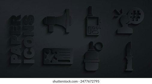 Conjunto de granada de mano, protesta, placa de policía, cuchillo militar, walkie talkie e icono de megáfono. Vector
