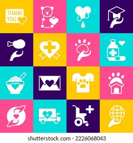 Set Hand holding Earth globo, Casa de acogida de animales, píldoras para botellas de medicina, donación de sangre, corazón con cruz, comida de donación, corazón de agradecimiento e icono del voluntario. Vector