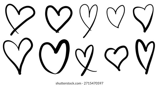 Conjunto de garabatos en blanco dibujados a mano en forma de corazón
