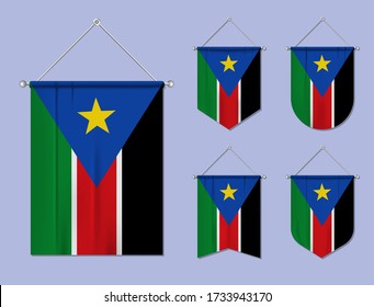 Juego de banderas colgantes en Sudán del Sur con textura textil. La diversidad forma el país de la bandera nacional. Plantilla vertical para banner, web, logotipo, premio y festival