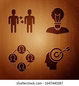Establecer concepto de caza de cabezas, base del equipo del Proyecto, base del equipo del Proyecto y cabeza humana con lámpara en fondo de madera. Vector