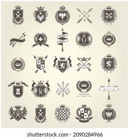 Satz heraldischer Blazonы, Wappen, Ritter- und Chivalierembleme, Schildkreide, heraltrockene Vektorgrafik