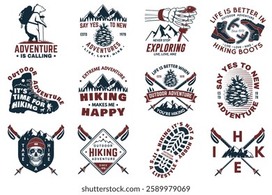Conjunto de emblemas de aventura al aire libre, logotipos, insignias. Cita tipográfica relacionada con el senderismo. Diseño con mano de esqueleto humano sosteniendo el poste del excursionista, bota de senderismo, cono de pino, montañas.