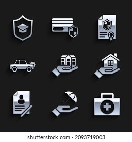 Set House in der Hand, Regenschirm, Erste Hilfe Kit, Dokument mit Schild, Auto, Vertrag und Graduation-Cap Symbol. Vektorgrafik
