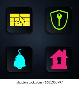 Colocar Casa bajo protección , Cortafuegos, muro de seguridad , Tambor y escudo con llave . Botón cuadrado negro. Vector
