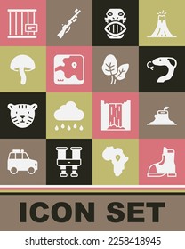 Poner botas de caza, trozos de árbol, serpiente, maya mexicana o mascarilla azteca, mapa de safari africano, hongos, jaulas de animales y icono de hojas tropicales. Vector