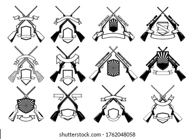Conjunto de emblemas de caza con pistolas de caza y rifles. Elemento de diseño para logotipo, emblema, signo, afiche, tarjeta, pancarta. Ilustración del vector