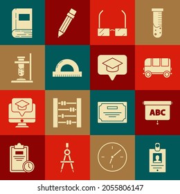 Juego de la placa de identificación, el tablero de anuncios, el autobús escolar, las lentes, la rejilla del tractor para medir los grados, el fuego del matraz del tubo de ensayo, el icono de la burbuja de habla del tapón del libro y la graduación. Vector