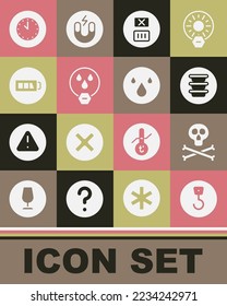 Set Industriehaken, Knochen und Schädelwarnung, Schüssel, Temperaturwaschen, Wassertropfen verboten, Batterie, Uhren und Symbol. Vektorgrafik