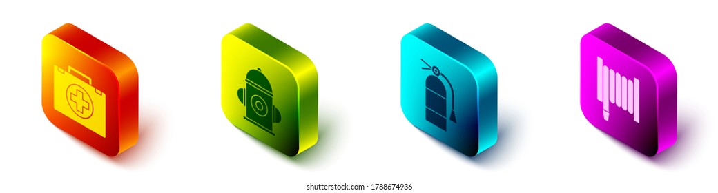 Ajuste el kit de primeros auxilios Isometric, el hidrante de fuego, el extintor de incendios y el icono del carrete de mangueras de incendio. Vector