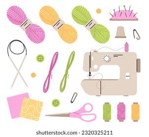 Conjunto de artículos para costura y costura. Hilos y tejidos multicolores, tijeras y máquinas de coser. Inventario de costura y atelier. Colección vectorial plana de dibujos animados aislada en fondo blanco