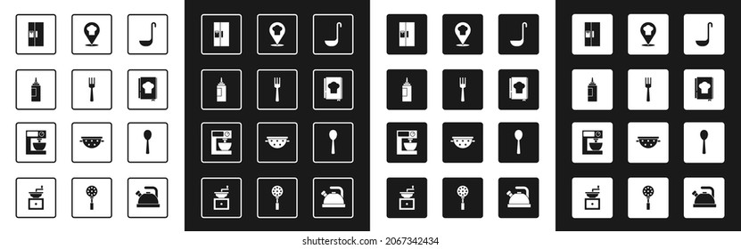 Ponga en juego la cuchara de cocina, la horquilla, la botella de Sauce, el refrigerador, el libro de cocina, el sombrero de chef con ubicación, el icono de Spoon y el mezclador eléctrico. Vector