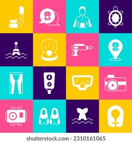 Set Life jacket, Photo Camera para el buceador, Scallop sea shell, Wetsuit scuba submarinismo, Pearl, Floating buoy, Snorkel y Fishing harpoon icon. Vector