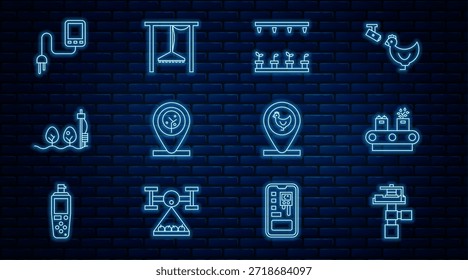 Aspersores de riego automáticos, Cinta transportadora con caja, Locación y árbol, Planta de sensor independiente, Sensor, Ubicación e ícono de granja de pollos. Vector