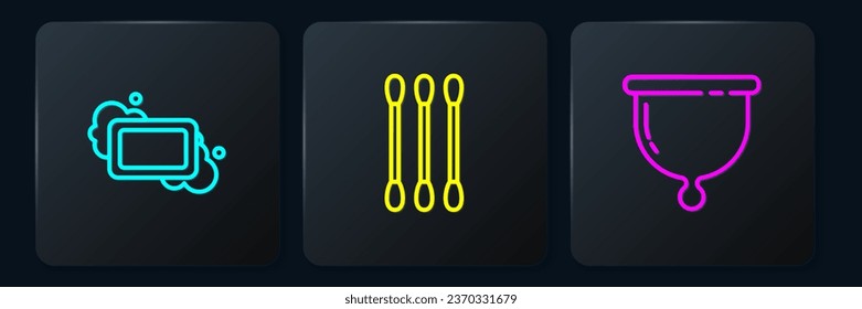 Colocar la barra de jabón, la taza menstrual y la torunda de algodón para los oídos. Botón cuadrado negro. Vector