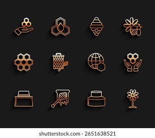 Fije la línea Beekeeper con el sombrero de la protección, el palillo del cucharón de la miel que gotea la miel, el panal y la mano, la flor, el stickicon, las manos y el mapa del icono mundial. Vector