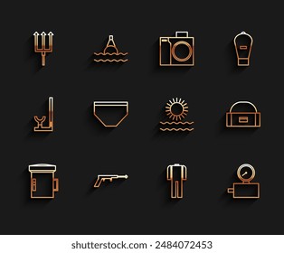 Set line Linterna grande para buceador, arpón de pesca, Neptune Trident, traje de buceo, báscula de medición, baúles de natación, caja de la caja del contenedor de tambor y el sol y las olas icono. Vector