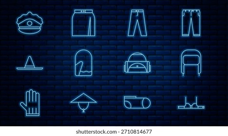 Conjunto línea sujetador, sombrero de invierno con orejeras, pantalones, manopla de Navidades, jardinero, escarapela de la gorra de policía, bolso deportivo e icono de falda. Vector