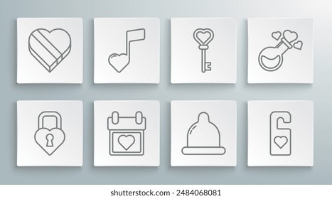 Fijar línea Castillo en forma de corazón, nota musical, tono con corazones, Calendario, Condón, Por favor molestar, Llave, Botella de amor poción y Candy forma de caja icono. Vector