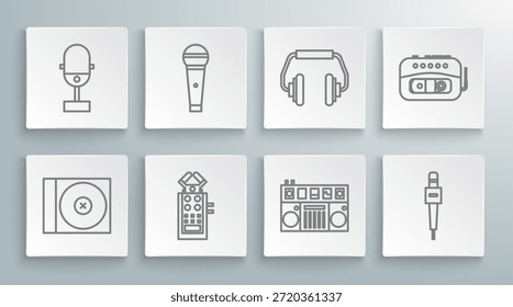Set línea CD o DVD disco, micrófono, DJ remoto para reproducir y mezclar música, auriculares, reproductor de cinta de música e icono. Vector
