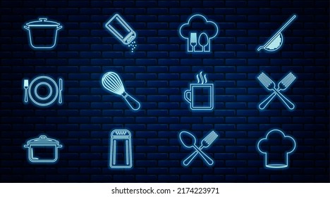 Ponga en línea el sombrero del chef, la horquilla cruzada, con y cuchara, el bigote de cocina, la placa, el cuchillo, la olla de cocina, la taza de café y el icono del pimiento de sal. Vector