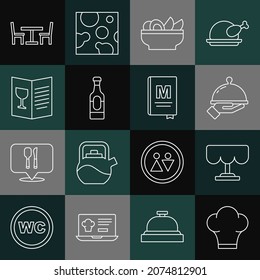 Fijar la línea sombrero de chef, mesa de madera, cubierto con bandeja de comida, nachos en plato, botella de vino, menú de restaurante café, silla e ícono. Vector