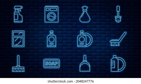 Fijar la línea Botella y plato líquido lavavajillas, Cepillo para la limpieza, Bolsa de basura, Sanador de manos, Ventanas de servicio de limpieza, Pulverizador con detergente e icono de lavadora. Vector