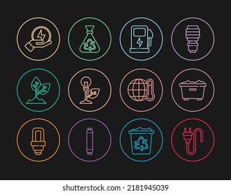 Set-Line Elektrische Stecker, Mülleimer, Ladestation, Glühbirne mit Blatt, Anlage, Blitze, Globale Erwärmung und Mülltüten-Recyclingsymbol. Vektorgrafik