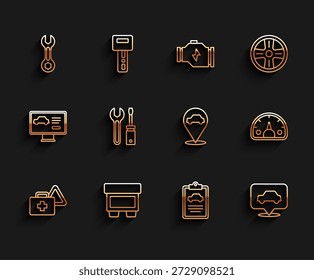 Kit de primeros auxilios y triángulo de advertencia, fusible, llave inglesa, inspección de automóviles, servicio, llave de destornillador, velocímetro y Locación con el ícono del automóvil. Vector