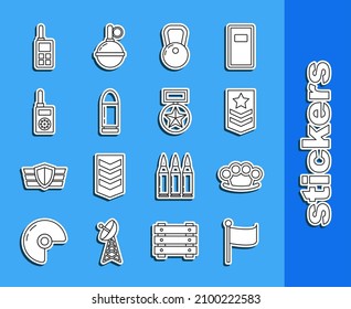 Set line Flag, Brass Knuckles, Chevron, Kettlebell, Bullet, Walkie Talkie und Militärische Belohnung Medaille Symbol. Vektorgrafik
