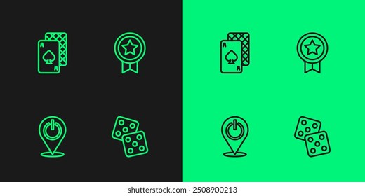 Fije los dados del juego de la línea, el Botón del poder, las tarjetas de juego y la calificación con el icono de la medalla. Vector