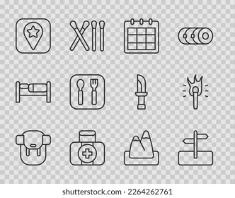 Poner en línea la mochila de senderismo, la señal de tráfico, el Calendario, el kit de primeros auxilios, la ubicación para acampar, la horquilla y la cuchara, las montañas y el icono de la antorcha. Vector