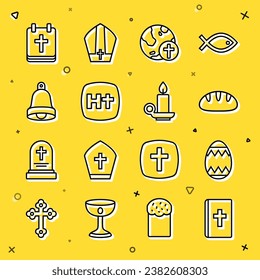 Fijar la línea Libro de la Biblia Santa, Huevo de Pascua, pan cristiano, cruz con el globo, campana de la iglesia, calendario y velas ardientes en ícono de candelabro. Vector