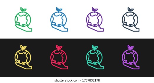 Fijar la línea Manos humanas sujetando el icono del globo terrestre aislado en fondo blanco y negro. Salvar el concepto de tierra. Ilustración vectorial
