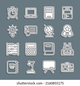 Marca de identificación de línea, mochila escolar, Medalla con estrella, tablet gráfica, Pregunta de burbujas de voz, Bombilla, reloj de alarma e icono del globo terrestre. Vector