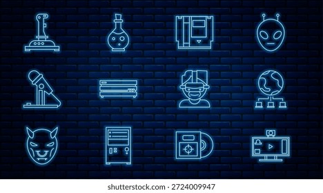 Video Set line Live streaming online, red de computadoras, cartucho, consola de juegos, micrófono, joystick para máquina arcade, gafas de realidad virtual y botella con icono de elixir mágico. Vector