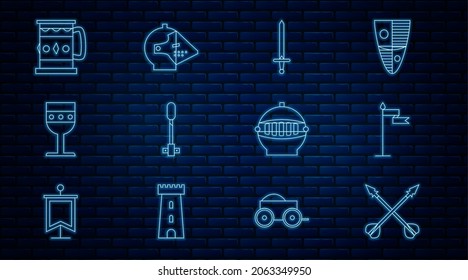 Fijar la línea medieval flechas cruzadas, bandera, espada, llama de la antorcha, goblet, taza de madera, casco de hierro e ícono. Vector