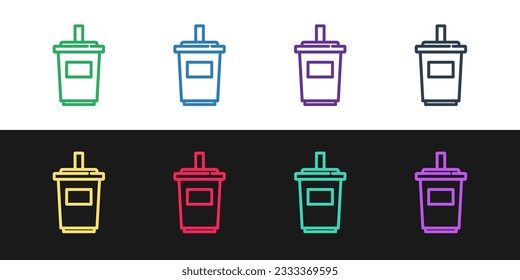 Fijar la línea Vidrio de papel con paja de bebida e icono de agua aislado en fondo blanco y negro. Bebe refrescos de vidrio. Símbolo de bebida fría.  Vector