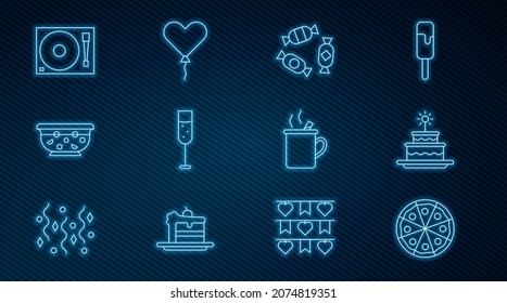 Die Set-Linie Pizza, Kuchen mit brennenden Kerzen, Candy, Champagnerglas, Mischschüssel, Vinyl-Player-Vinyl-Platte, Mullwein und Ballon bilden Herzsymbol. Vektorgrafik