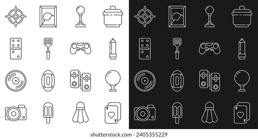 Fijar la línea Tarjetas de juego, Balón de golf en el tee, Lápiz con borrador, Joystick para máquina de arcade, Espatula, Domino, Deportes de destino e icono de Gamepad. Vector