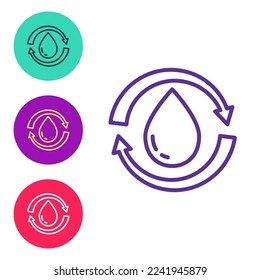 Establecer línea Reciclar icono acuático limpio aislado en fondo blanco. Gota de agua con reciclaje de letreros. Indique los iconos en colores. Vector