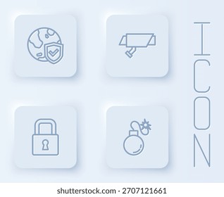 Set línea Escudo con globo del mundo, cámara de seguridad, bloqueo y bomba. Botón cuadrado blanco. Vector