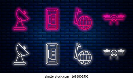 Set-line Smartphone, Handy, Social Network, Radar und Drohne fliegen. Leuchtendes Neonsymbol an der Ziegelwand. Vektorillustration