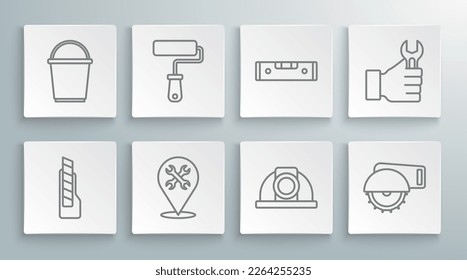 Set-Line-Stationiermesser, Pinselrollenbürste, Lage mit dem Schlüssel, Arbeitshelm, Elektrische Kreissäge, Bauspulenhöhe, Schraubenschlüssel und Eimer-Symbol. Vektorgrafik
