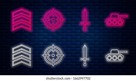 Fijar la línea Destino deporte, espada medieval, rango militar y tanque militar. Icono de neón brillante en la pared de ladrillo. Vector
