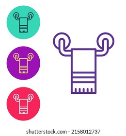 Ajuste la línea Toalla en el icono de colgador aislado en el fondo blanco. Icono de toalla de baño. Indique los iconos en colores. Vector