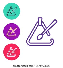 Fijar línea Icono de instrumento musical Triángulo aislado en fondo blanco. Indique los iconos en colores. Vector